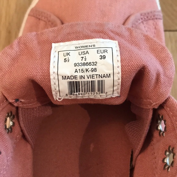 Shoes - Picture 2 of 3